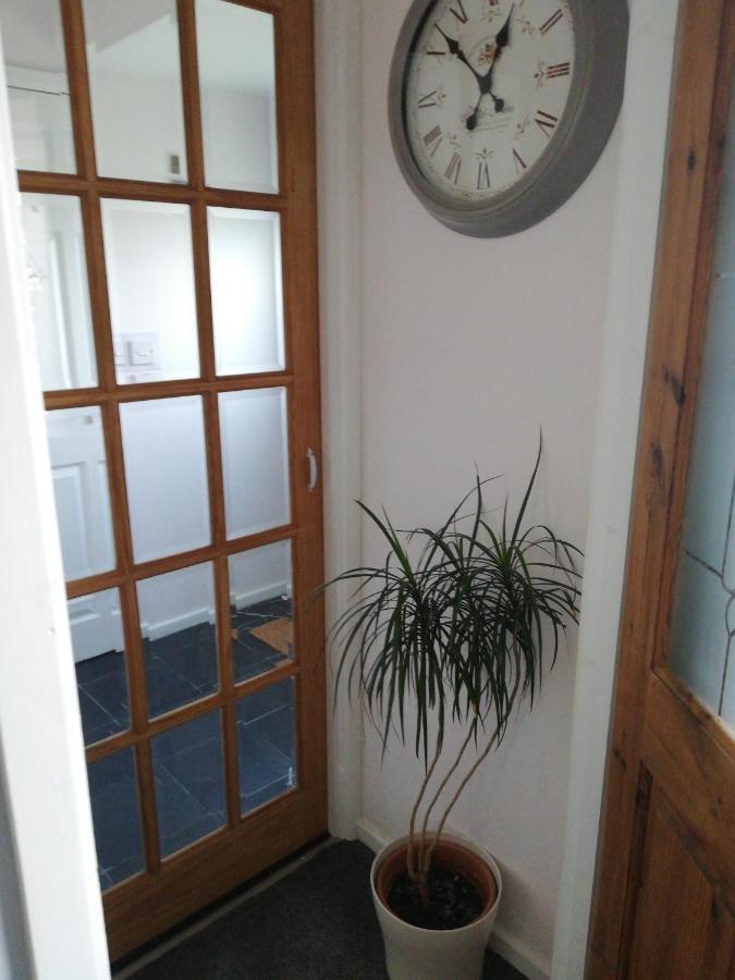 Little Cosy Cwtsh Ξενοδοχείο Pontyclun Εξωτερικό φωτογραφία