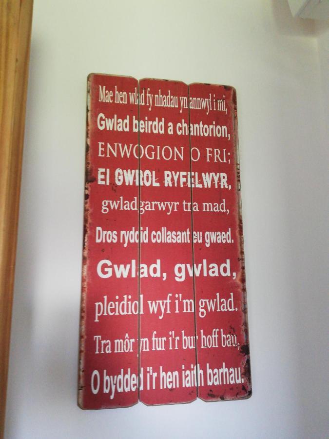 Little Cosy Cwtsh Ξενοδοχείο Pontyclun Εξωτερικό φωτογραφία